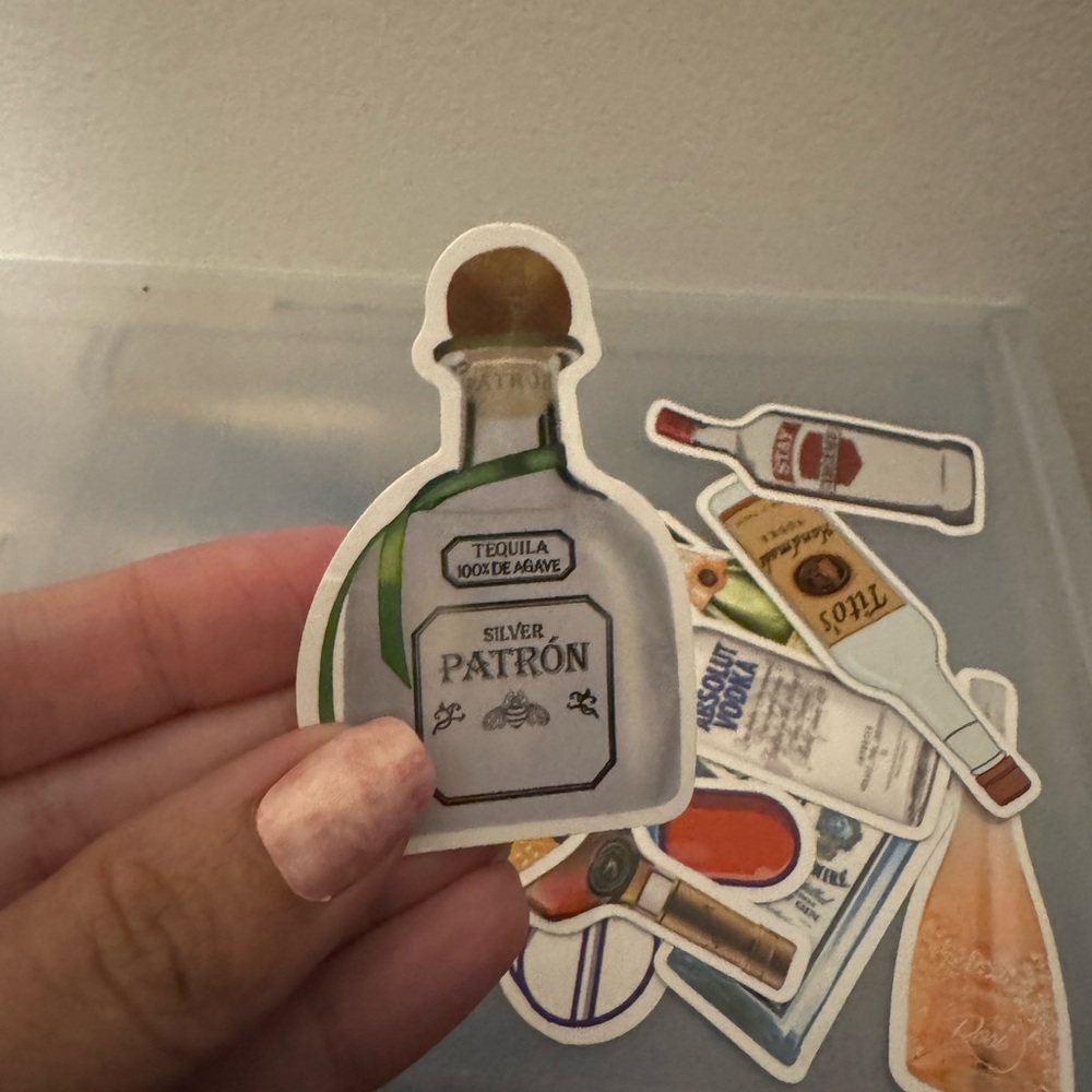 PATCHES & POUR PAINT - Picture 4 of 10